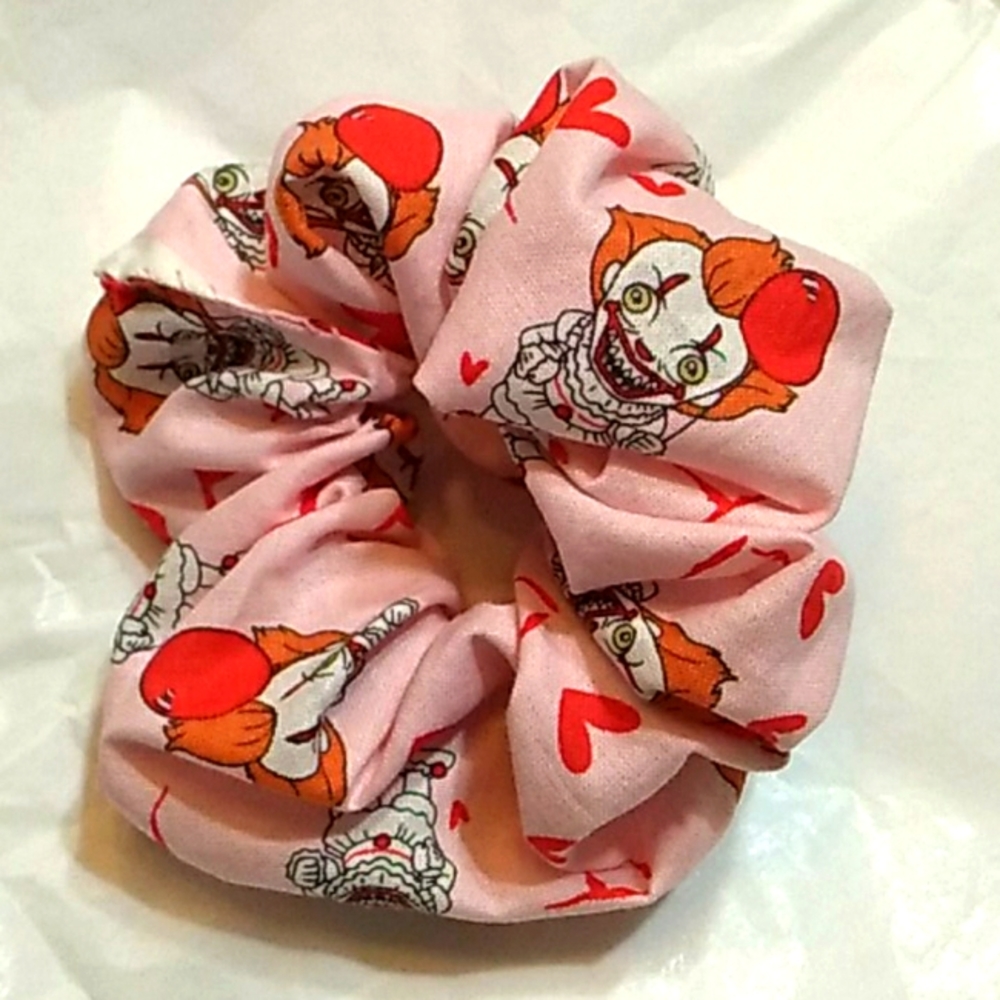 Pennywise scrunchie - Picture 1 of 2
